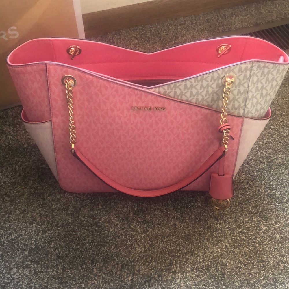 Michael Kors Jet Set Travel,, Color is Tea RoseMLT LG X CHN Shoulder Tote. NWT